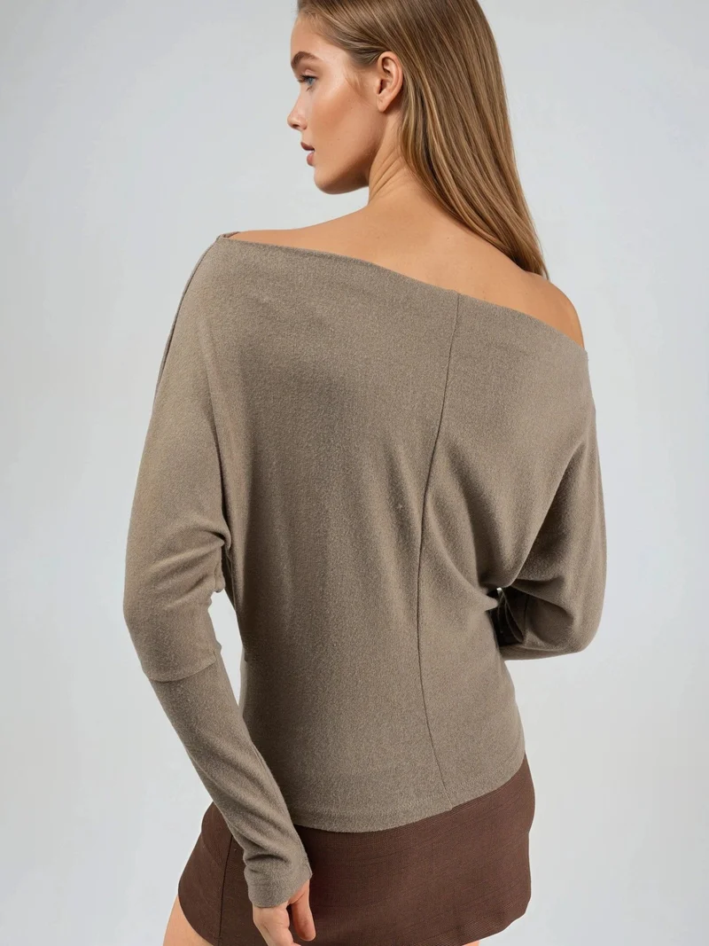 بوسيم BUSEM Boat Neck Blouse with Stone Accessory